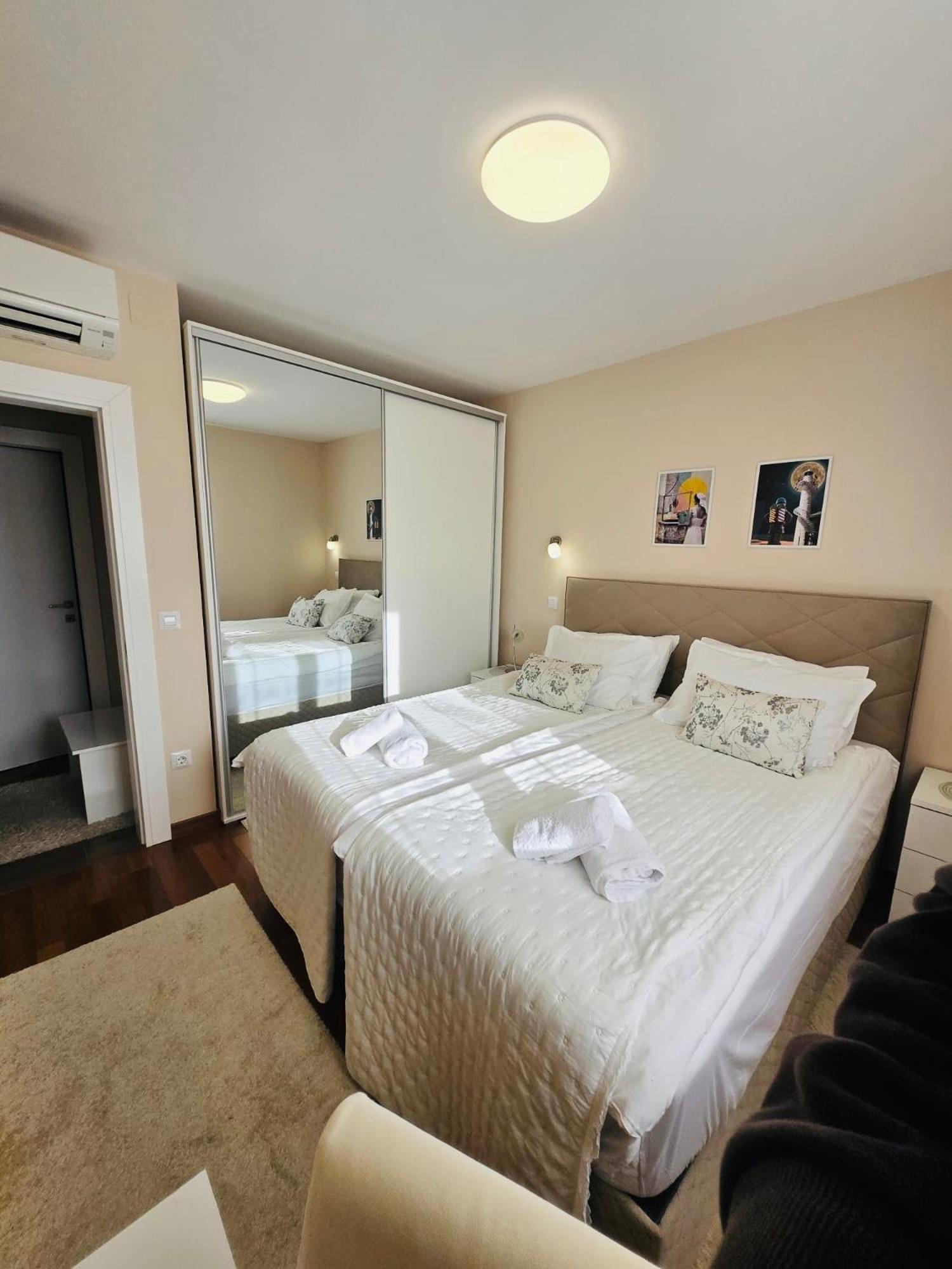 Apartments Luana With Private Jacuzzi 자다르 외부 사진