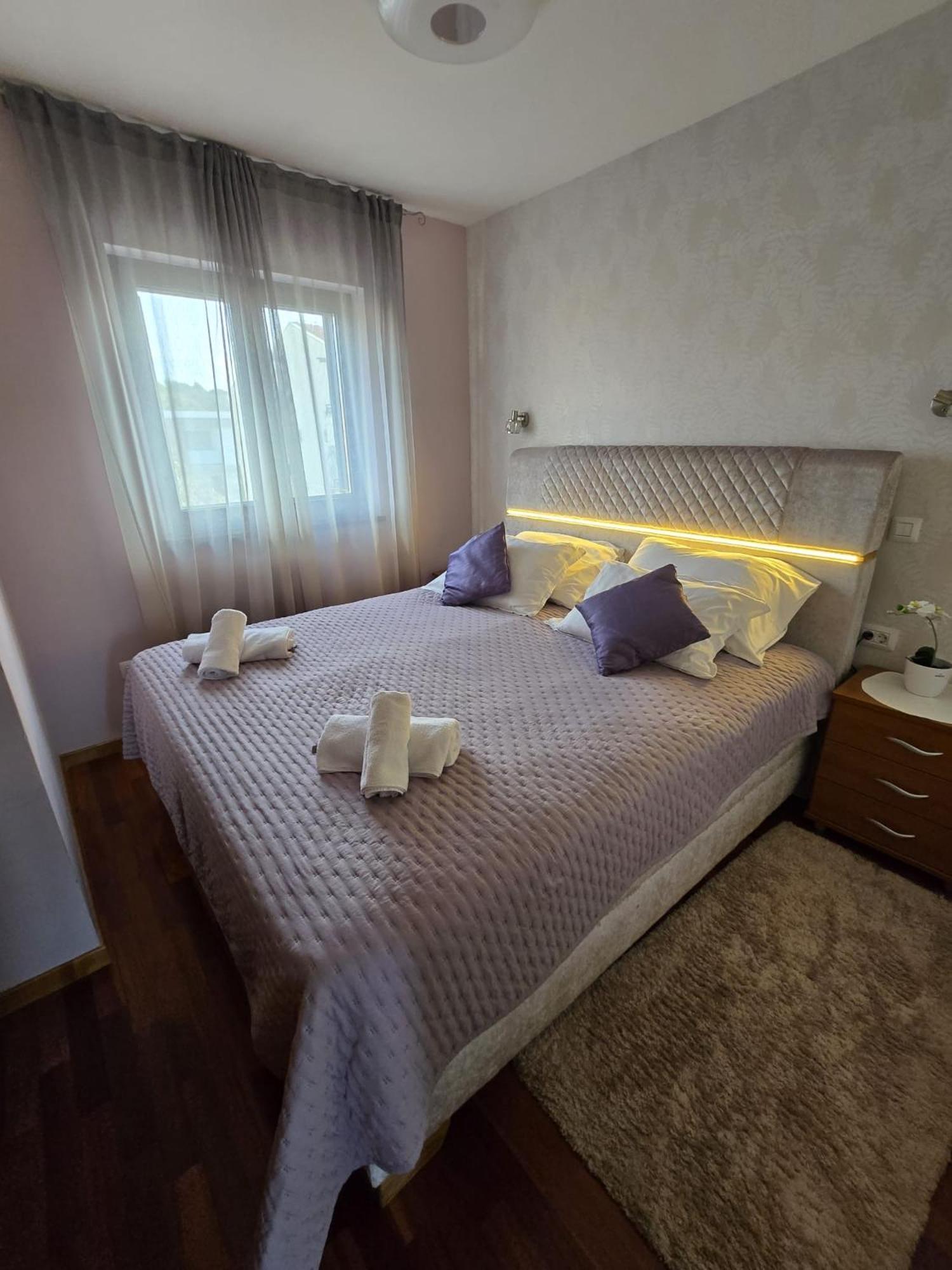 Apartments Luana With Private Jacuzzi 자다르 외부 사진